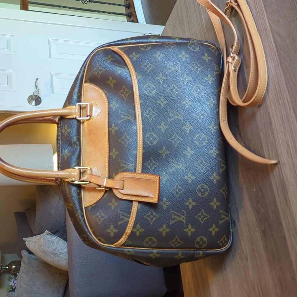 Louis Vuitton Deauville handbag